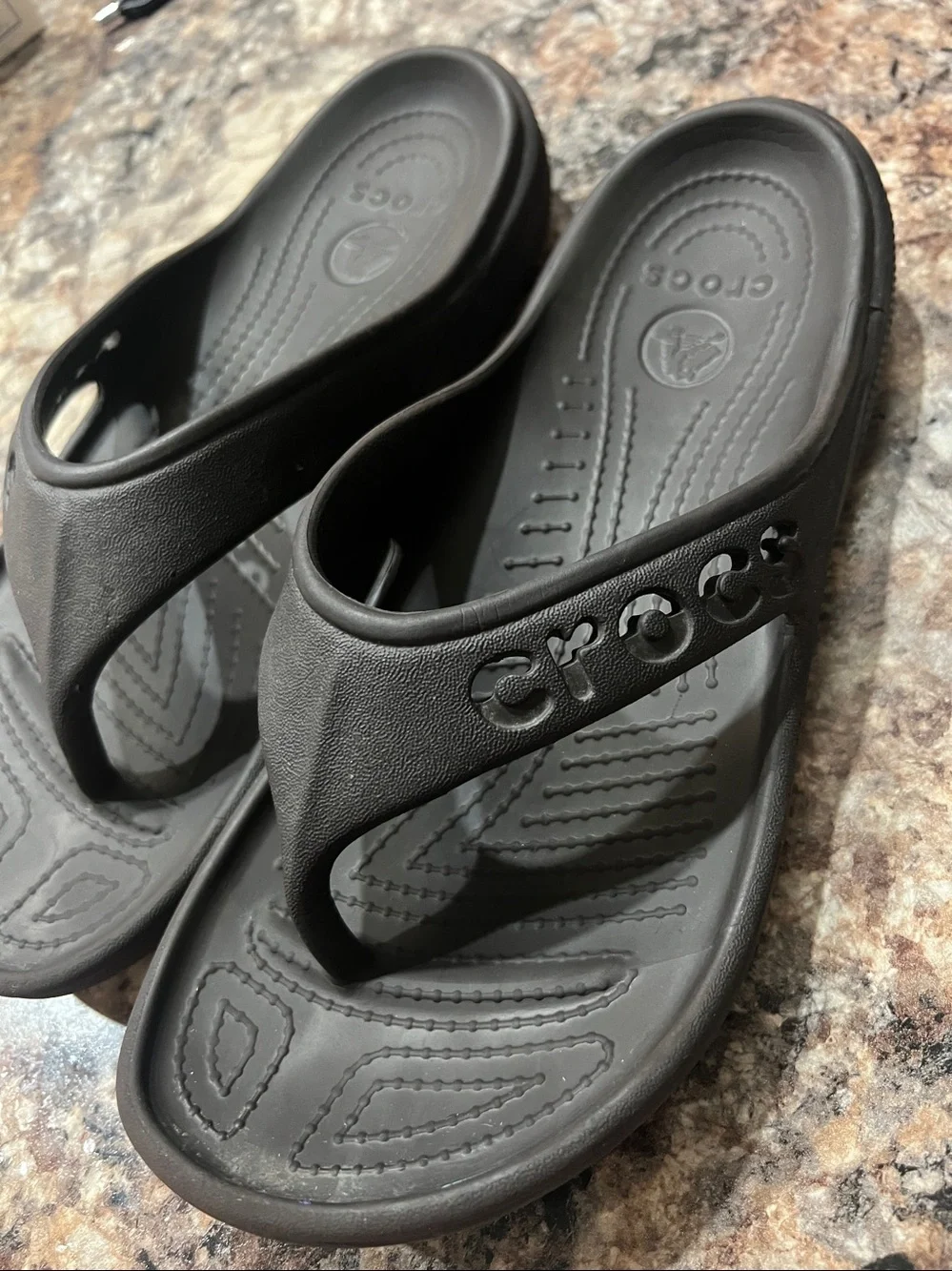 CROCS Men’s Black Classic Thong Flip Sandals 10 Men’s 8 Women’s